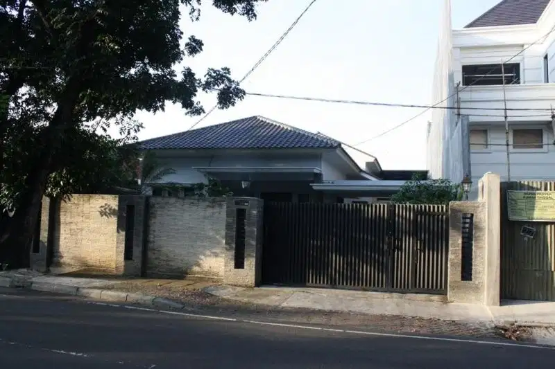 Dijual cepat
Rumah 2 lantai di Jl. Kusuma Atmaja , Menteng, Jak pus