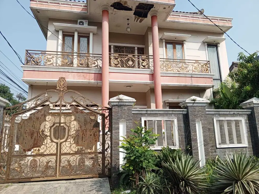 DI JUAL RUMAH HOEK 2 LANTAI