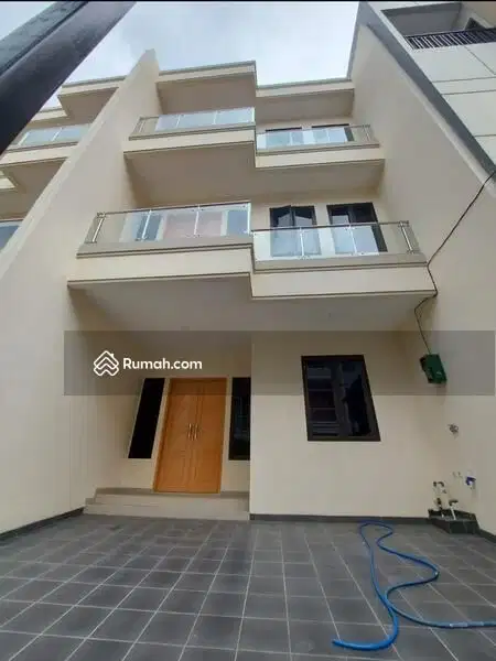 Taman Ratu Jalan 2 Mobil Ukuran 6x16 Hadap Utara 3 Lantai Bisa KPR