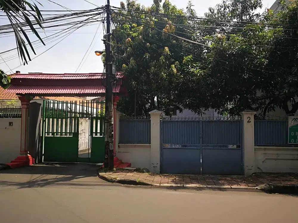 Rumah strategis Hoek di Tanjung Duren- Dekat Central Park dan Pasar