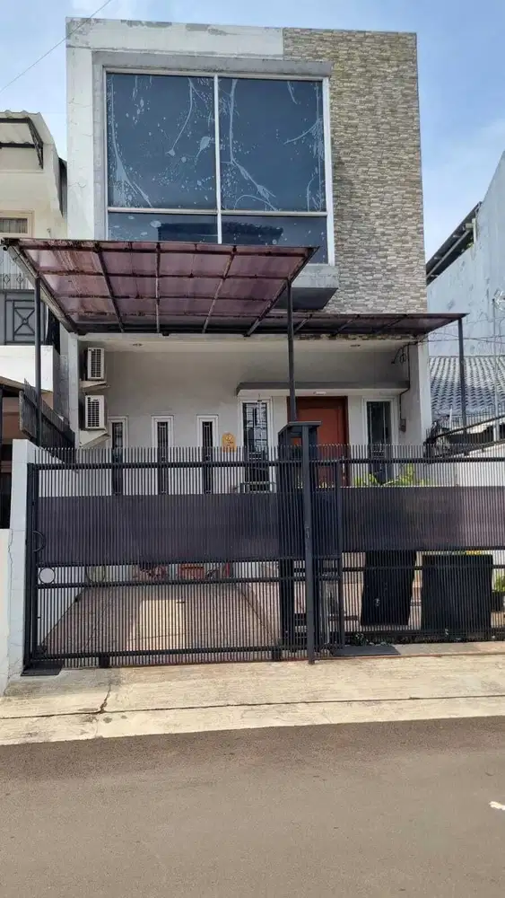 Dijual Rumah 2,5 Lantai Gading Elok Utara Kelapa Gading