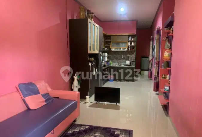 Rumah 2 Lantai Bagus Semi Furnished SHM di Taman Royal 1, Tangerang