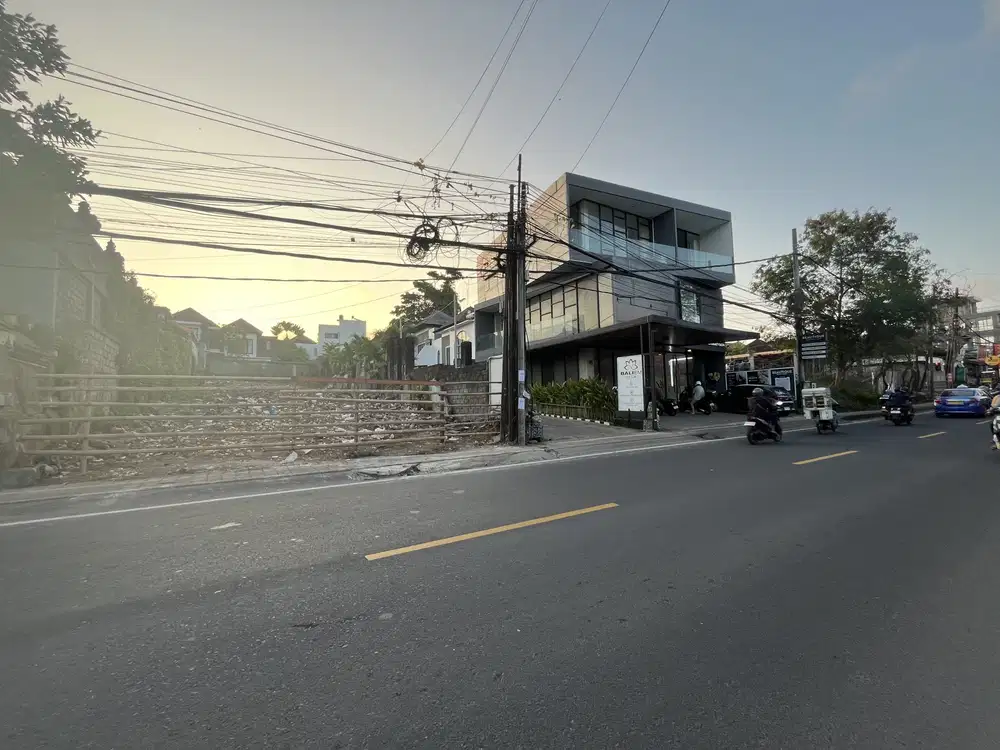 Tanah Jl Raya Uluwatu Jimbaran dekat Sidewalk