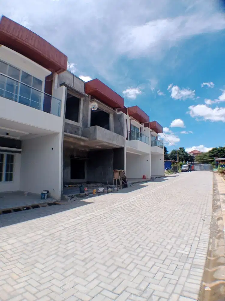 RUMAH MEWAH DALAM CLUSTER DI JAGAKARSA JAKARTA SELATAN