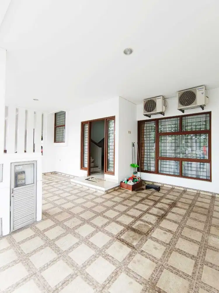 Sewa Rumah Semi Furnished Emerald Bintaro Jaya Tangsel