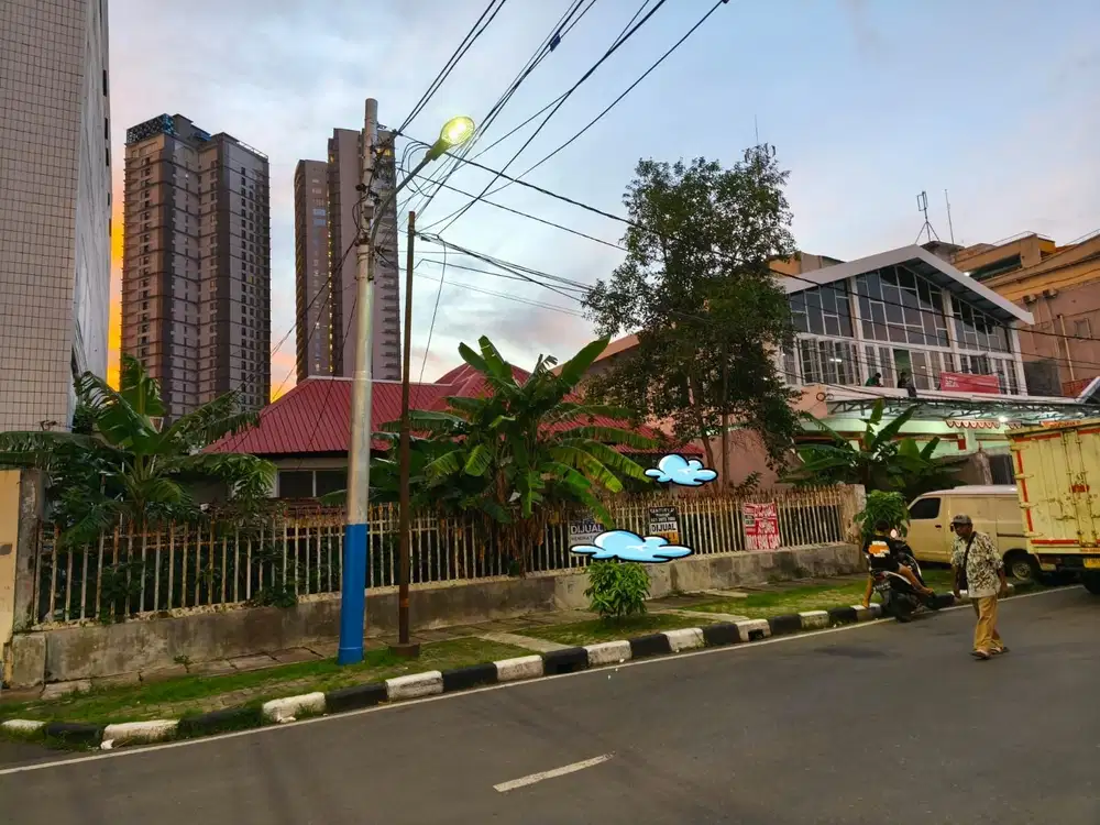 Dijual Cepat Rumah Tua Hitung Tanah Lokasi Ramai Dekat Pusat Bisnis Pasar Baru