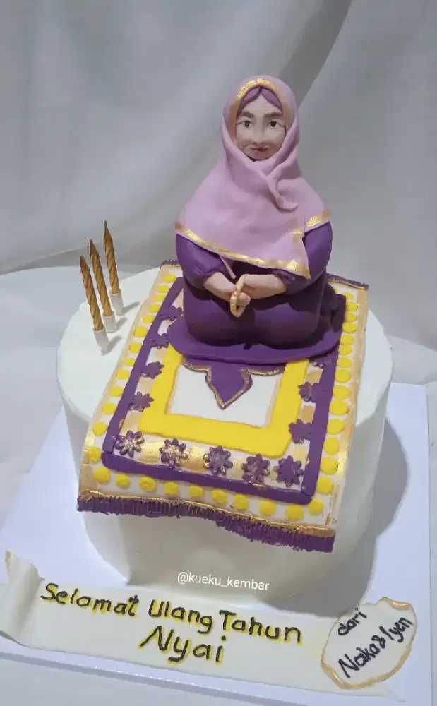 Kue ulang tahun tema nenek, mengaji