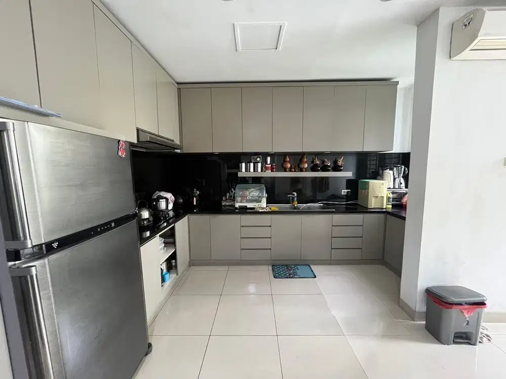 Dijual rumah pik 1 hadap utara full bangunan semi furnish nego