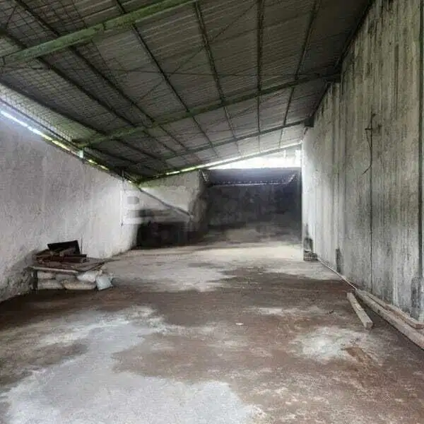 DI SEWAKAN GUDANG PASAR KEMIS