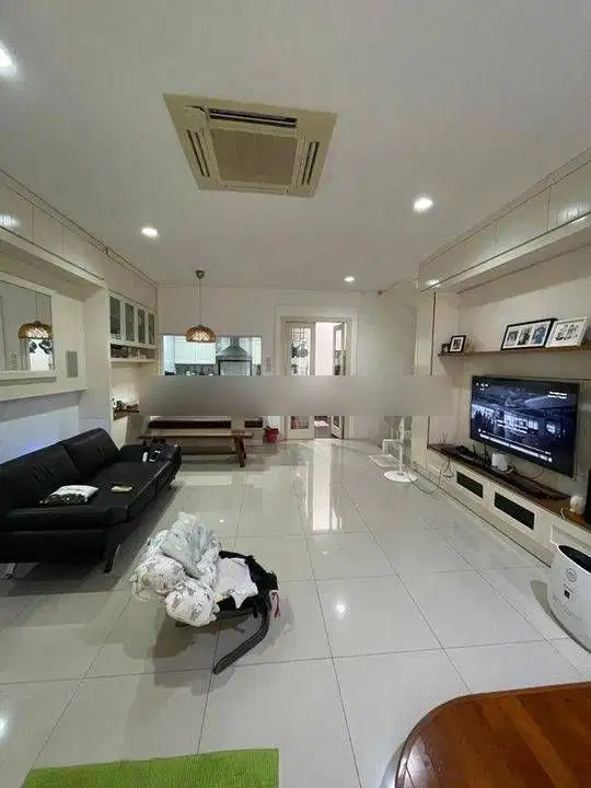 Dijual Rumah 2,5 Lantai Pik 1 Layar Permai SHM Furnished Jakut