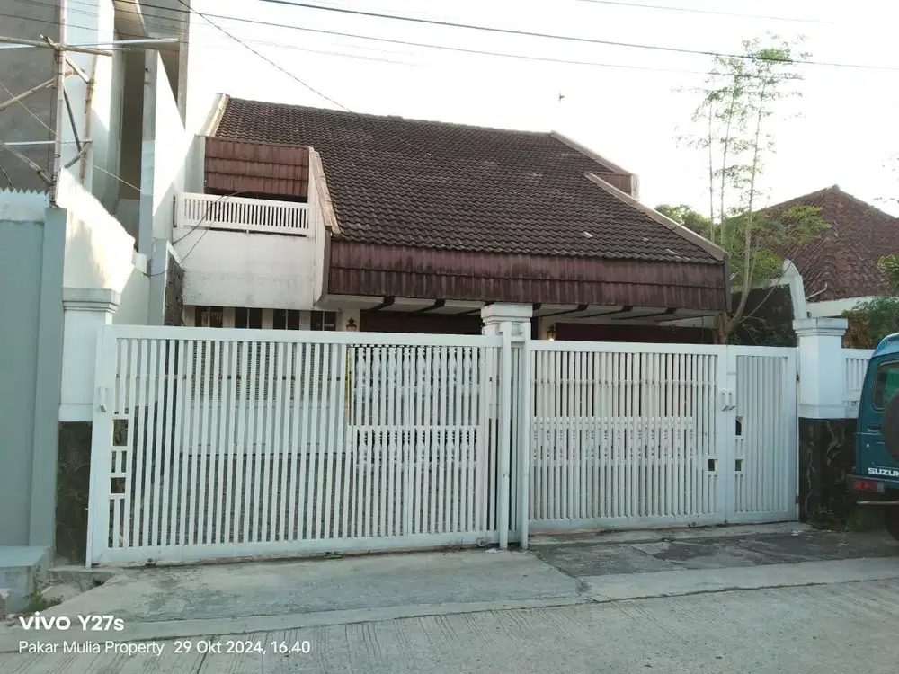 Rumah Lama Terawat di Sayap Riau Bandung