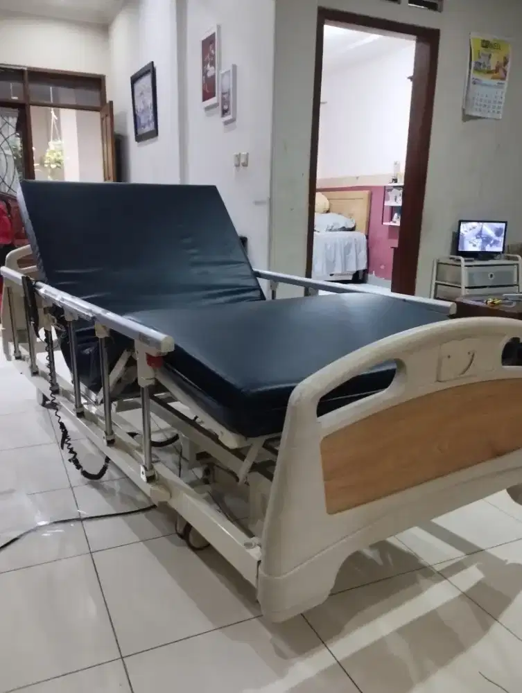Ranjang pasien elektrik / Bed elektrik