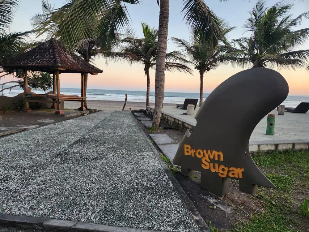 Tanah Beach Front Medewi Surfing