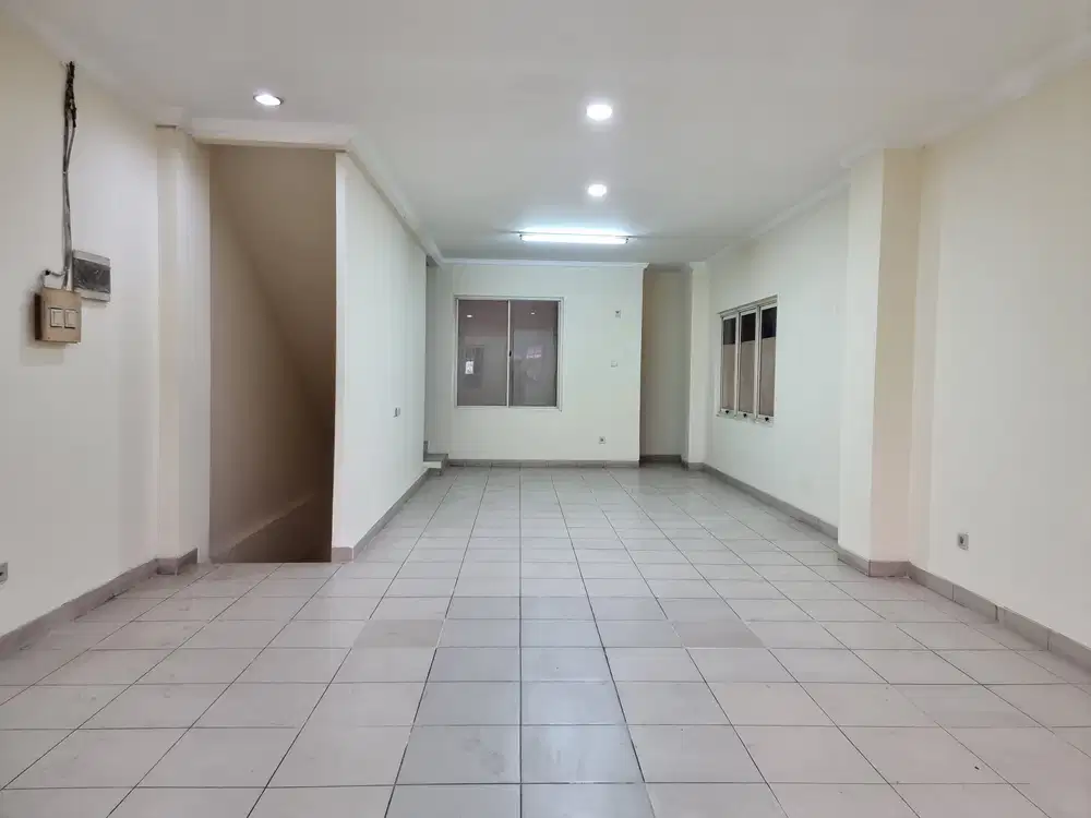 Disewakan Cepat Ruko Green Mansion Siap Pakai Posisi Hoek Luas 6x15