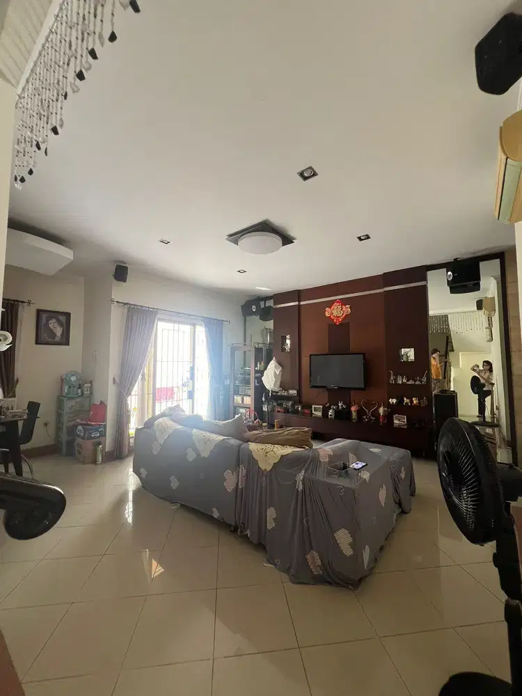 Rumah di PIK 1 ukuran 8x18 RAPIH siap huni