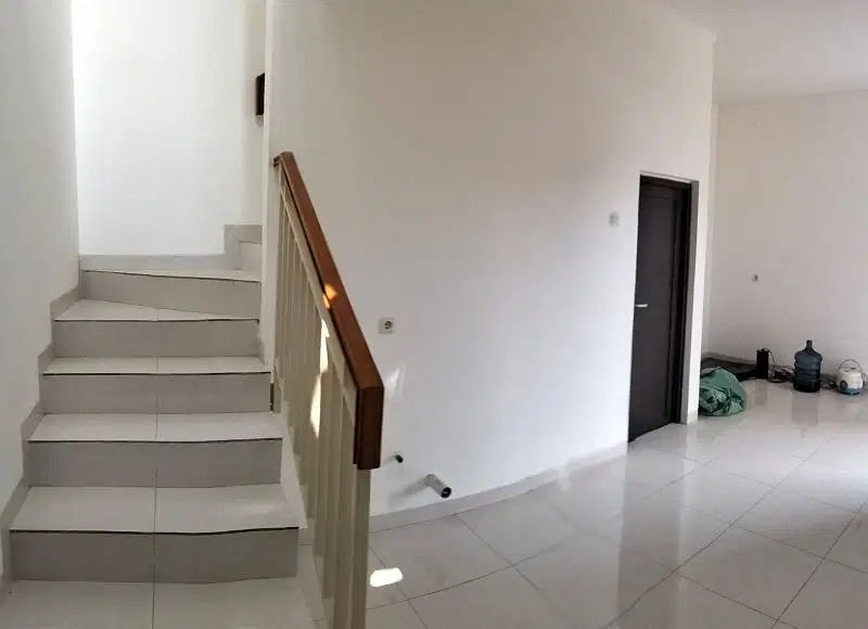 dijual rumah baru 2 lt dekat stasiun jurang Mangu Ciputat