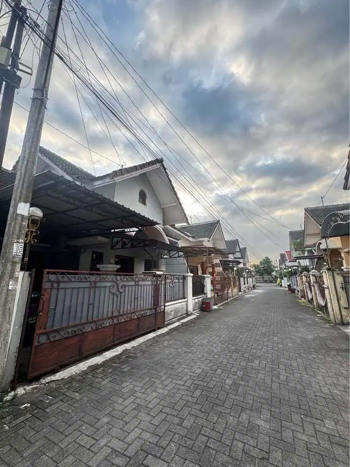 Rumah Siap Huni Dalam Perumah Onegate System Lokasi Dekat Muhi Dan UGM