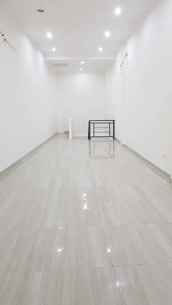 DISEWAKAN RUKO 2 LANTAI RADIO DALAM BAGUS PINGGIR JALAN