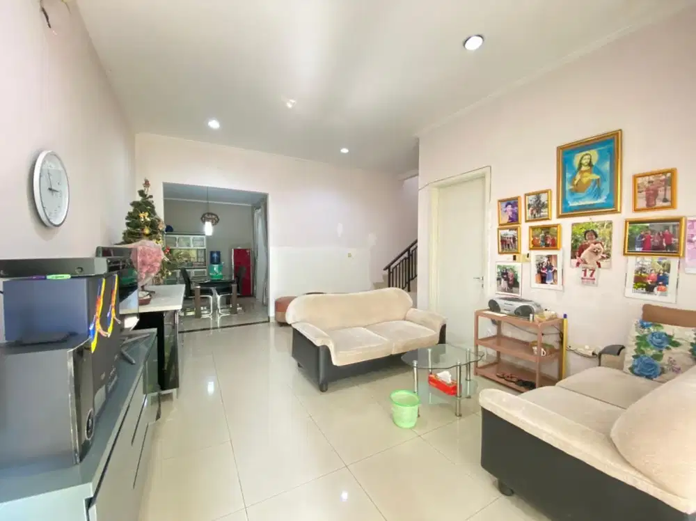 DIJUAL RUMAH RAPI DAN TERAWAT GREEN LAKE CITY