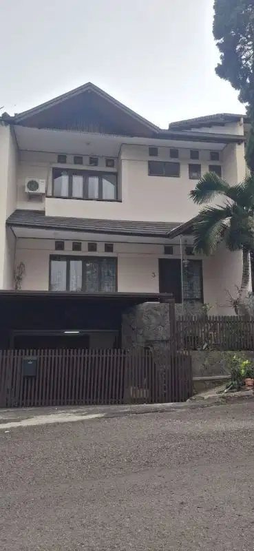 Dijual Cepat Murah Rumah LUX 3 Lantai Di Komplek Elite Setra Duta