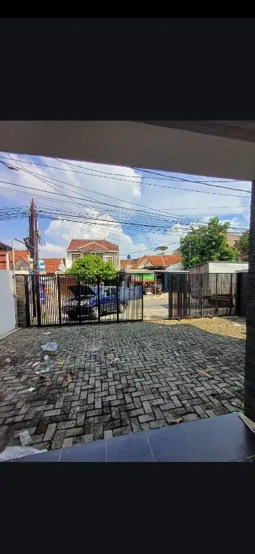 di sewakan ruko gandeng 3 lantai di Rawalumbu
