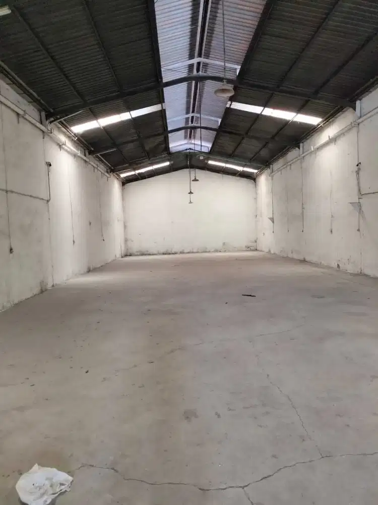 Gudang Margomulyo permai dekat pelabuhan tanjung perak suri muliauli