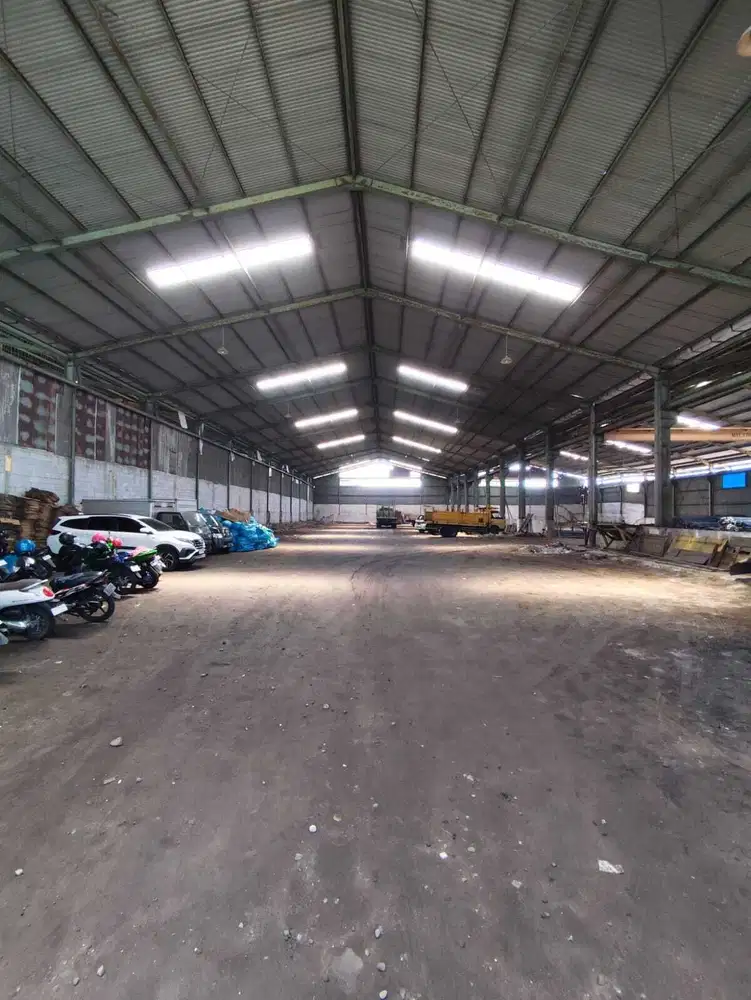 Gudang Margomulyo dekat tol, pelabuhan tanjung perak, suri mulia