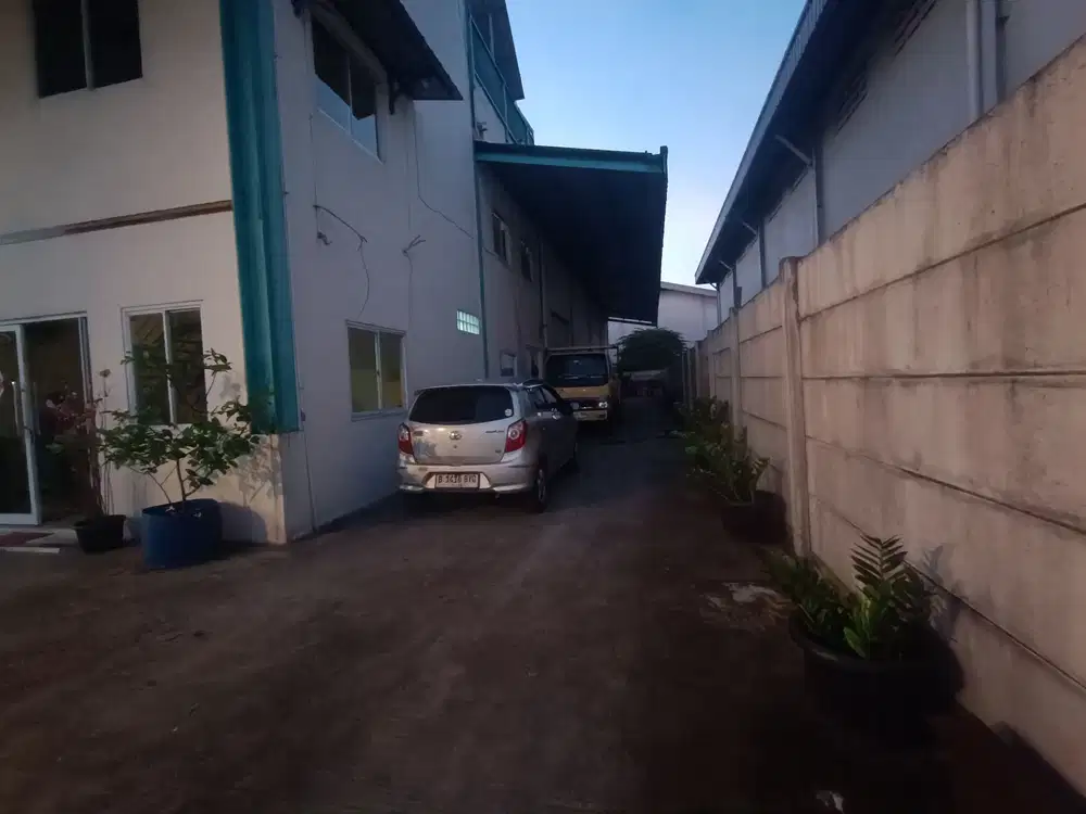 Di jual sangat cepat pabrik otomotif di tawarkan plus mesin2  dan PT