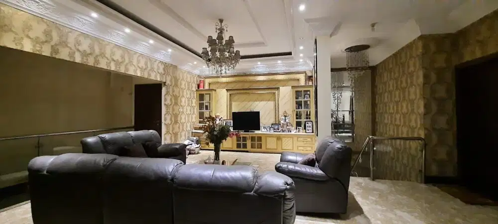 Dijual Rumah Cantik Mewah Bagus di Taman Palem Lestari Siap Huni