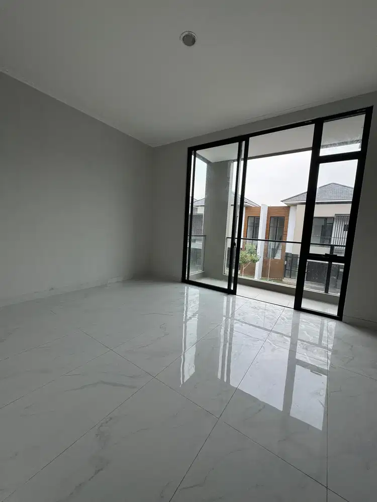 TERMURAH ! DISEWAKAN RUMAH 4 KAMAR PIK 2, 8X15 HARGA 90 JUTA/TAHUN