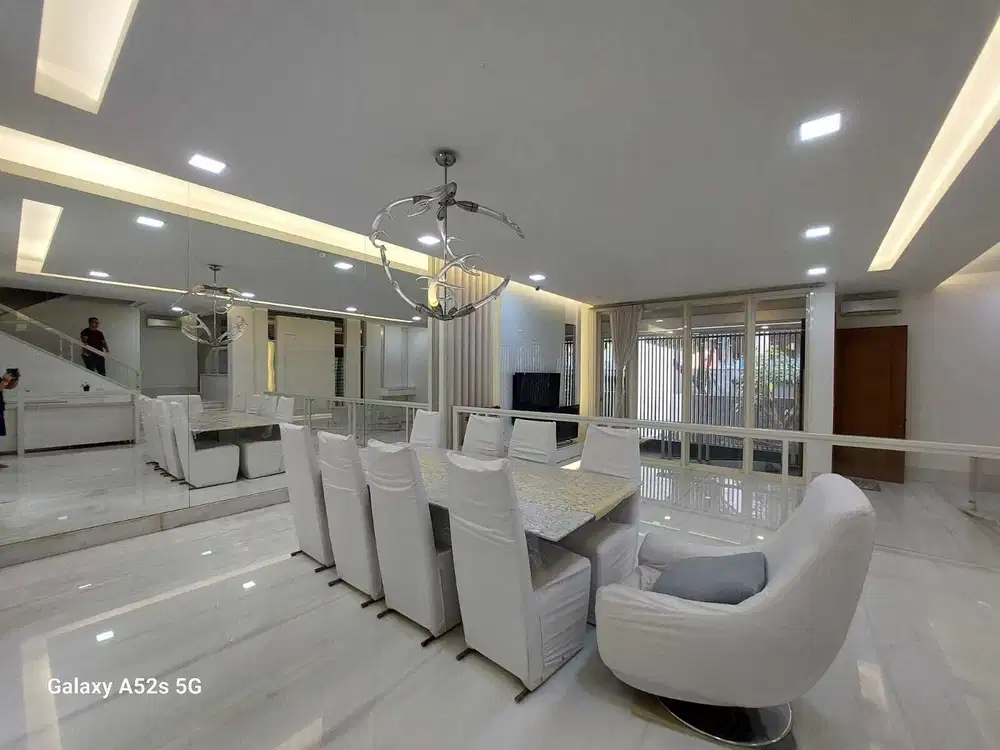 Jual rumah mewah pik1 15x30 furnished