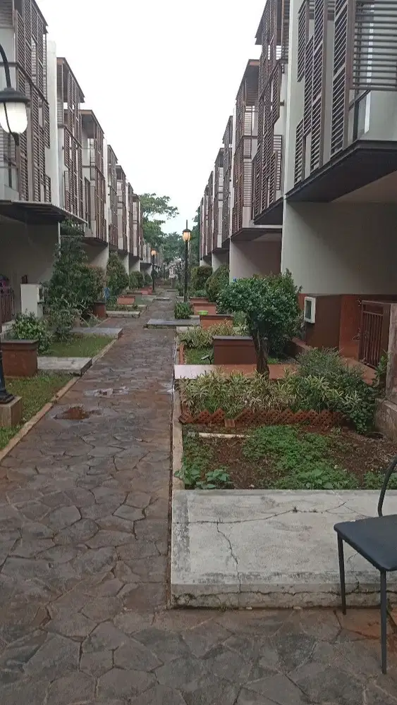 Sewa rumah BSD furnished 75 JT greenwich park lokasi Strategis