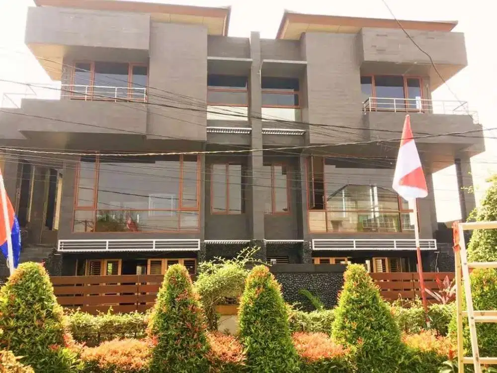 Rumah Modern Mewah Di Pejaten Ada Lift nya