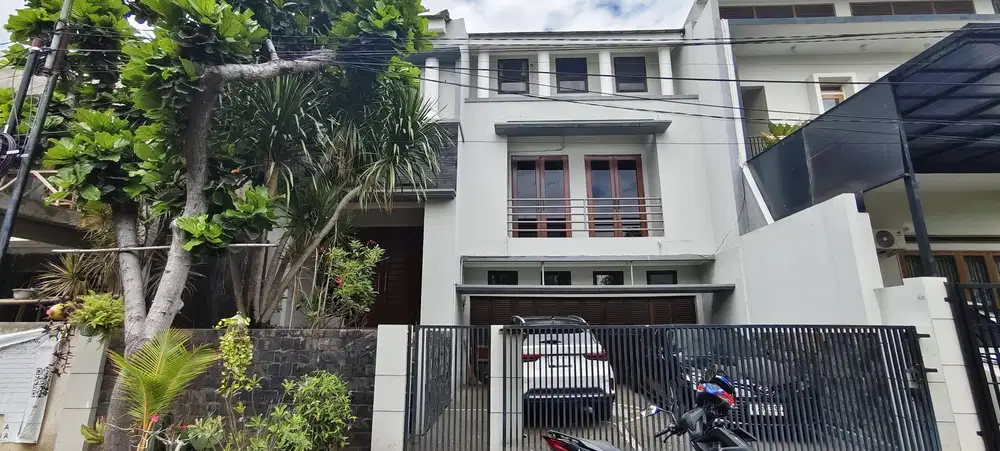 Rumah 3 Lantai Siap Huni di Kav Dki Meruya