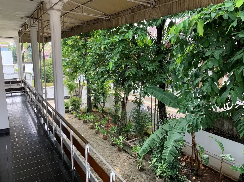 Rumah Hitung Tanah Lingkungan Elit di Darmawangsa Jakarta Selatan