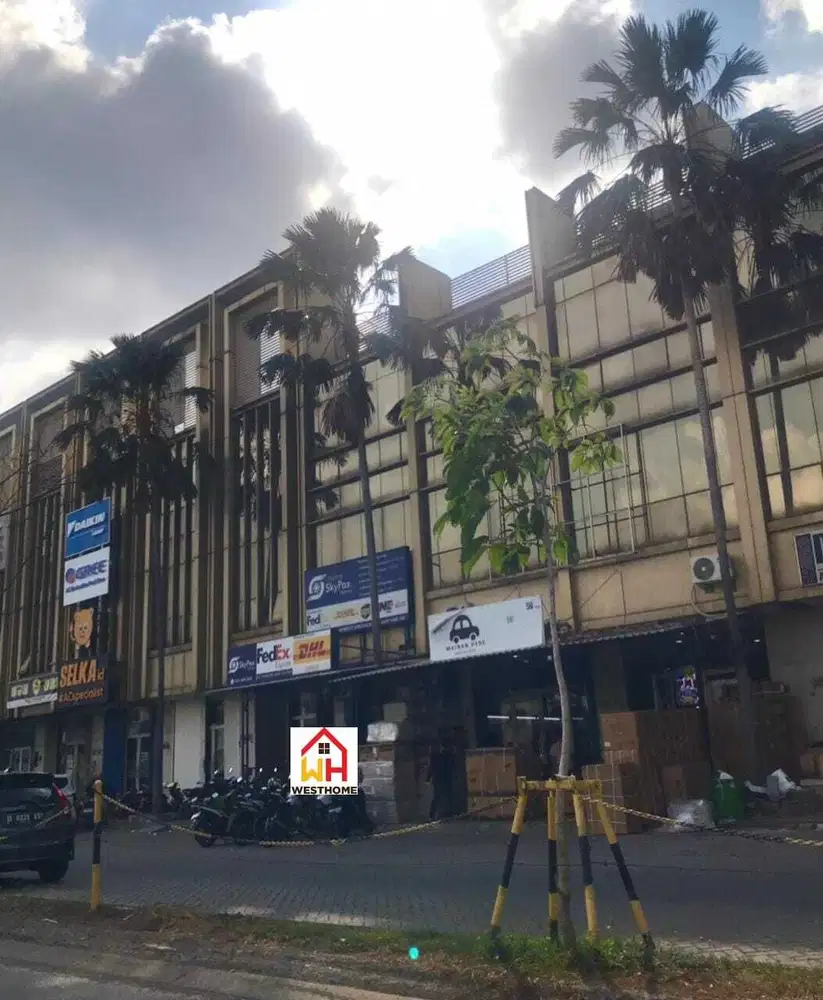 DISEWAKAN RUKO GOLFLAKE PARIS PINGGIR JALAN. TERMURAH    SIAP HUNI