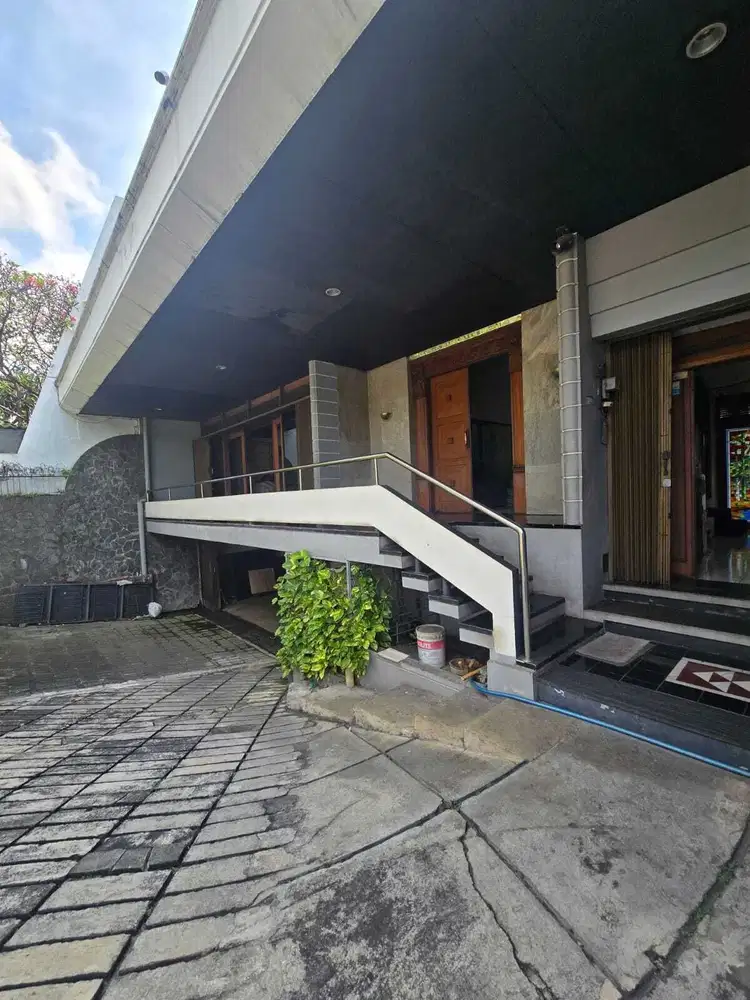 Rumah Mewah Lokasi Tengah Kota di Jl. Panjaitan Semarang