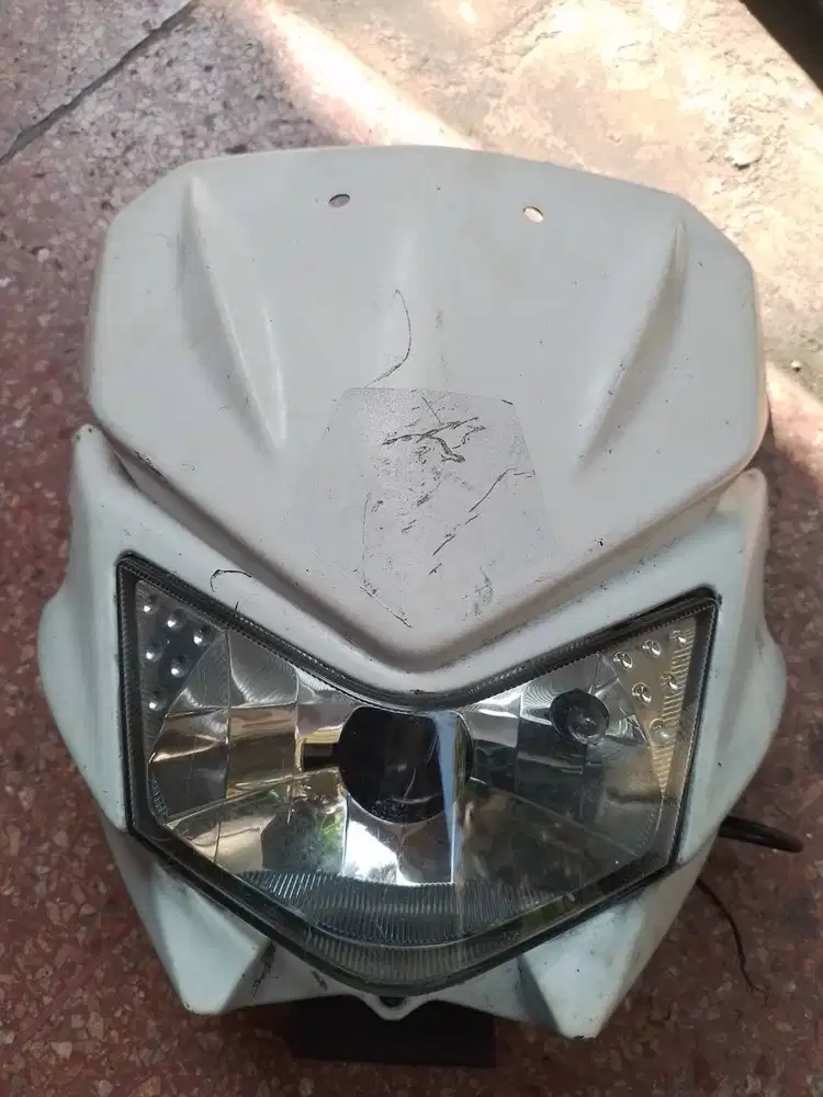 Kepala lampu, speedometer KLX original bekas, warna putih, kondisi ok