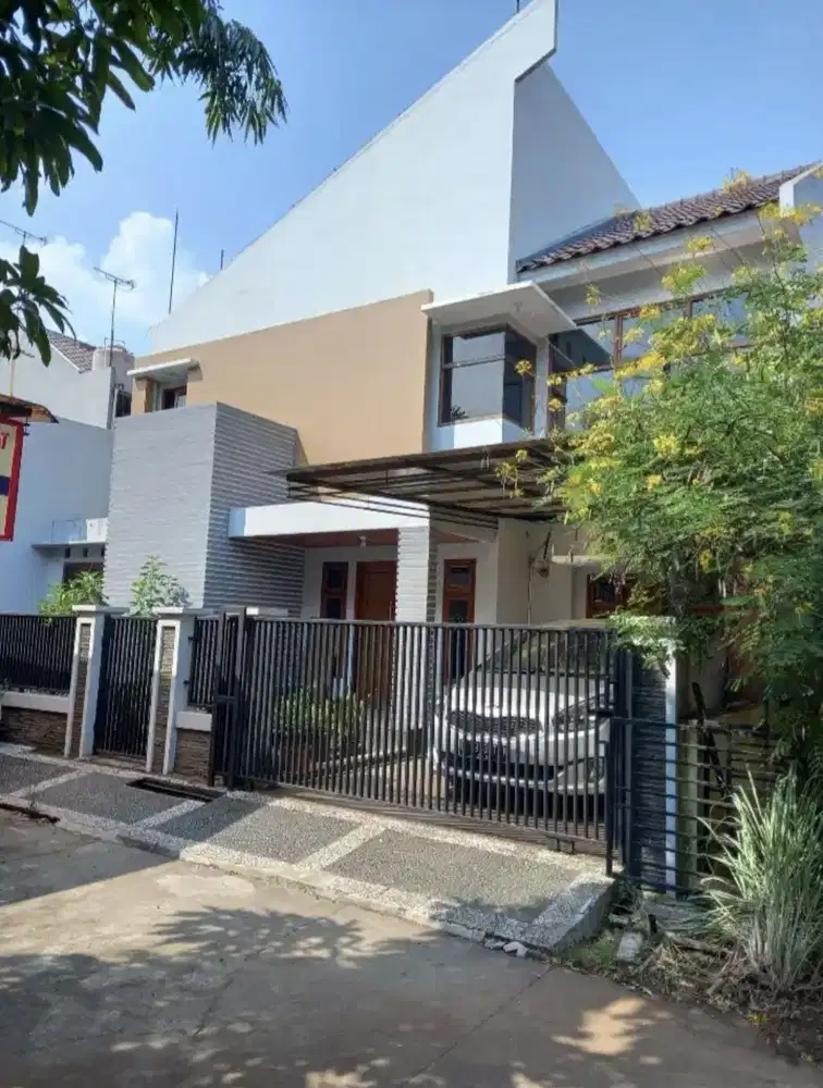 Rumah Cantik Minimalis di Komplek Jatinegara Indah