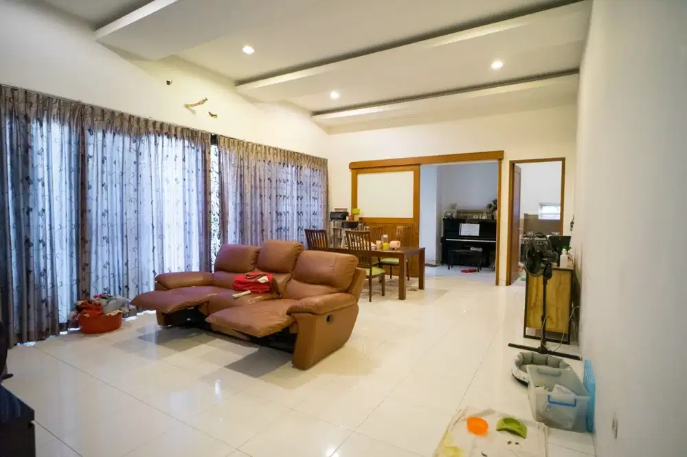 Rumah Rapi di Taman Surya 5 Siap Huni Posisi Hoek