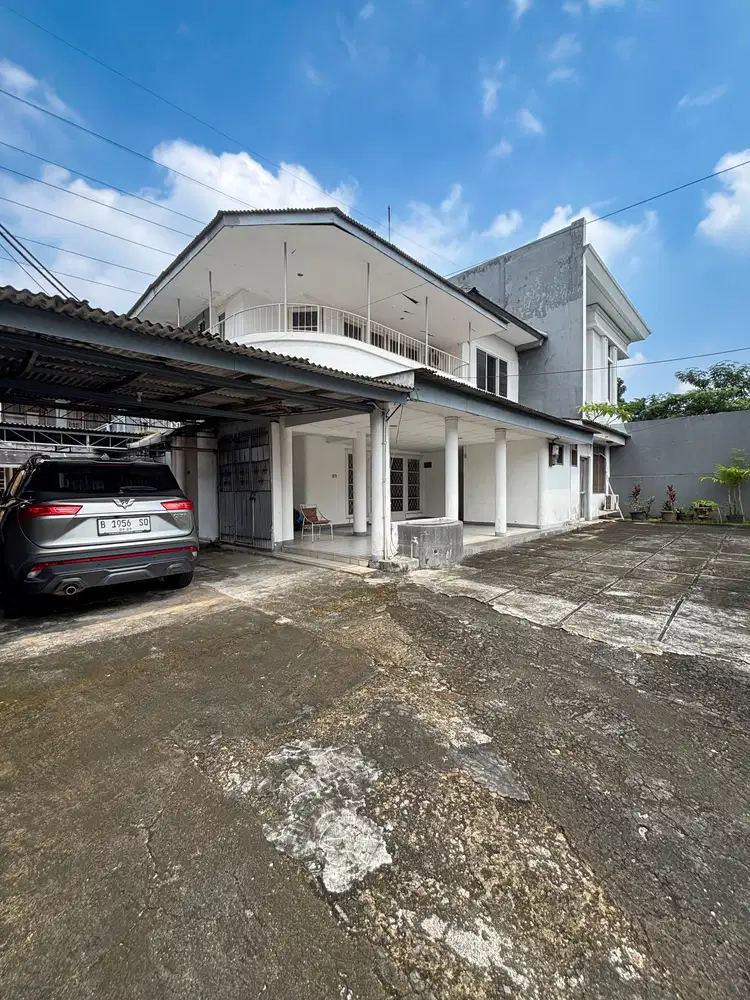 Rumah Lama Hitung Tanah Di Kebayoran Baru, Jakarta Selatan