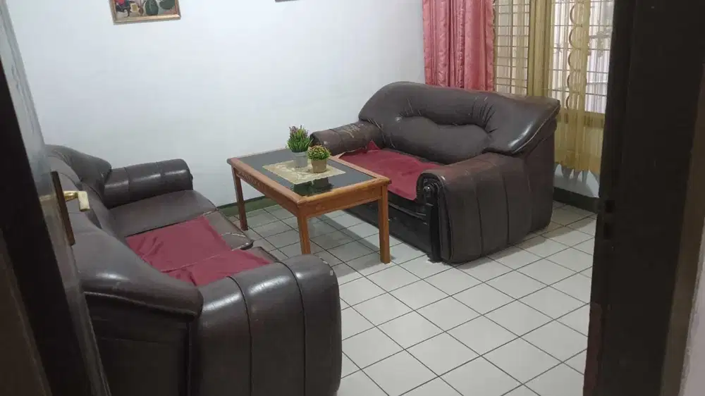 Dijual rumah di GG awiwulung harga 700jt nego