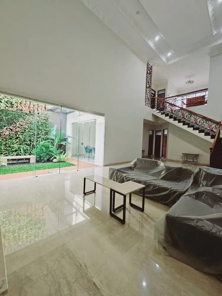 Rumah mewah Singgasana Pradana mekarwangi