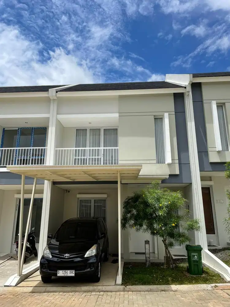 Rumah Cantik 2 Lantai di Cluster Synthesis Ciputat