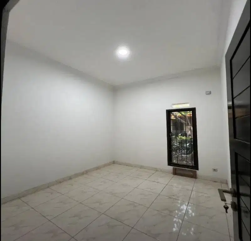 dijual rumah siap huni dalam komplek dekat pasar Cipadu