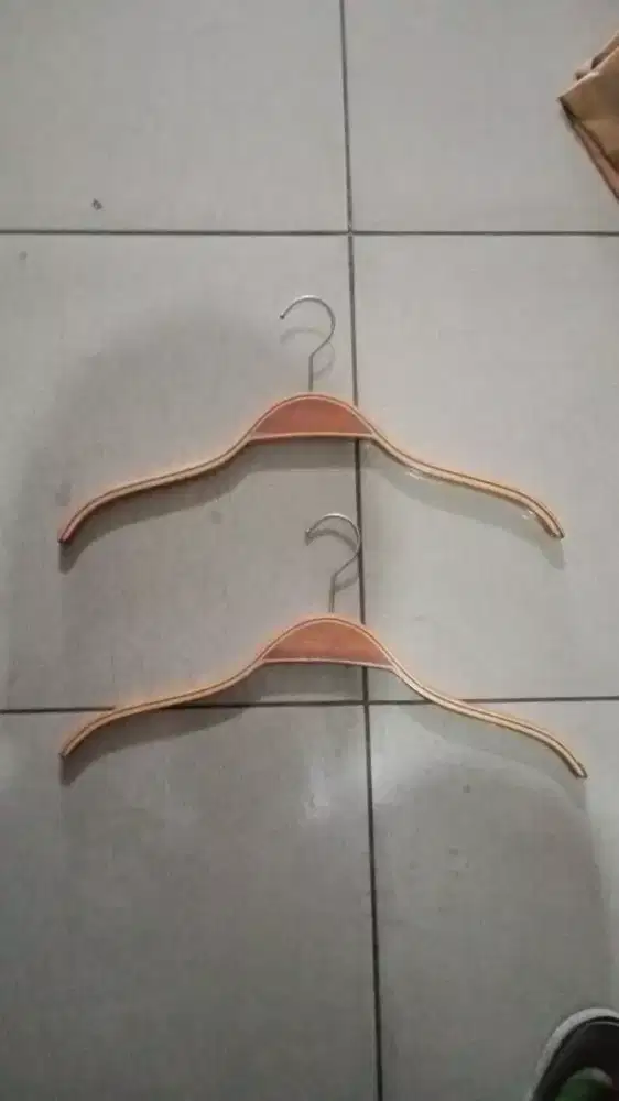 Hanger kayu baju anak