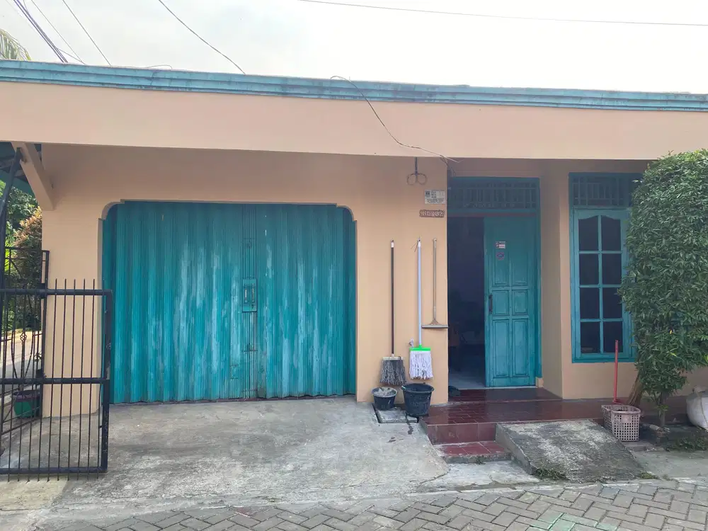 Rumah dan kios murah lokasi ramai Binong Permai, Tangerang