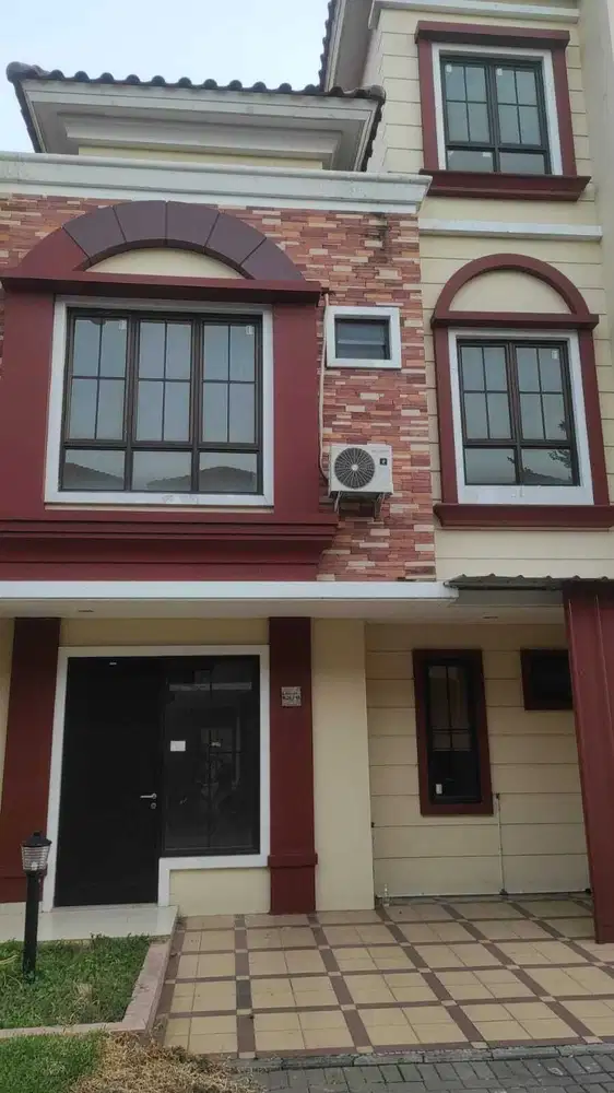 Rumah 2.5 Lantai Siap huni SHM Bagus Rapi Cataluna Jababeka Cikarang