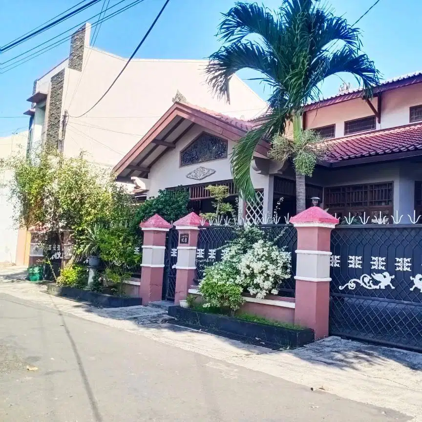 Rumah bagus nyaman asri strategis tengah kota Solo