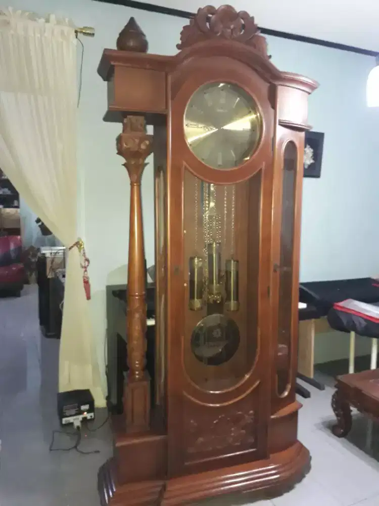 Lemari Jam Junghans 8 senr